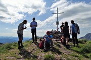 34 Alla croce di vetta della Cima di Mezzeno - Giovanni Paolo II (2230 m)